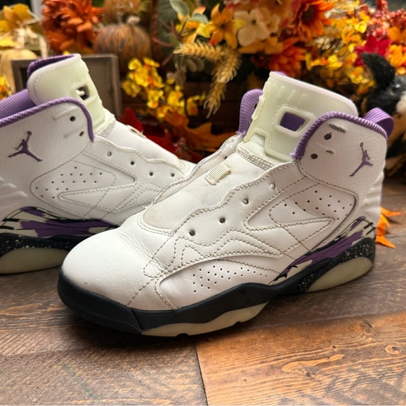 Jordan Jumpman MVP in the Summit White/Black Raspberry 3Y - Picture 2 of 15